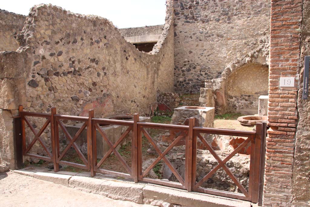 VI.19, Herculaneum, September 2019. Looking south-east towards entrance doorway. Photo courtesy of Klaus Heese.